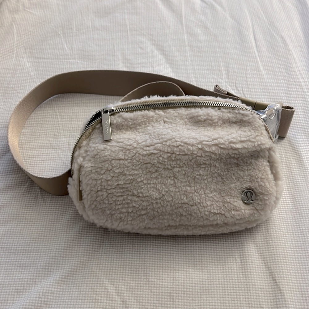 Lululemon Fleece Belt Bag (natural ivory/trench) - Picture 2 of 6